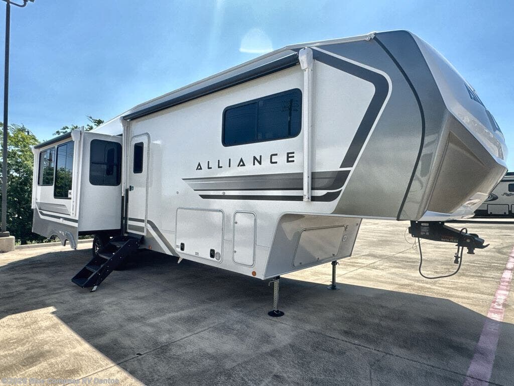 2027 Avenue 32RLS by Alliance RV from Blue Compass RV Denton in Denton, Texas