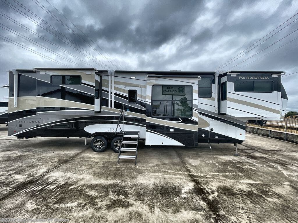 2027 Paradigm 385FL by Alliance RV from Blue Compass RV Denton in Denton, Texas