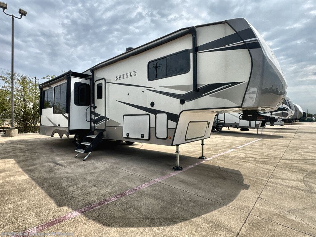 2022 Avenue 32RLS by Alliance RV from Blue Compass RV Denton in Denton, Texas