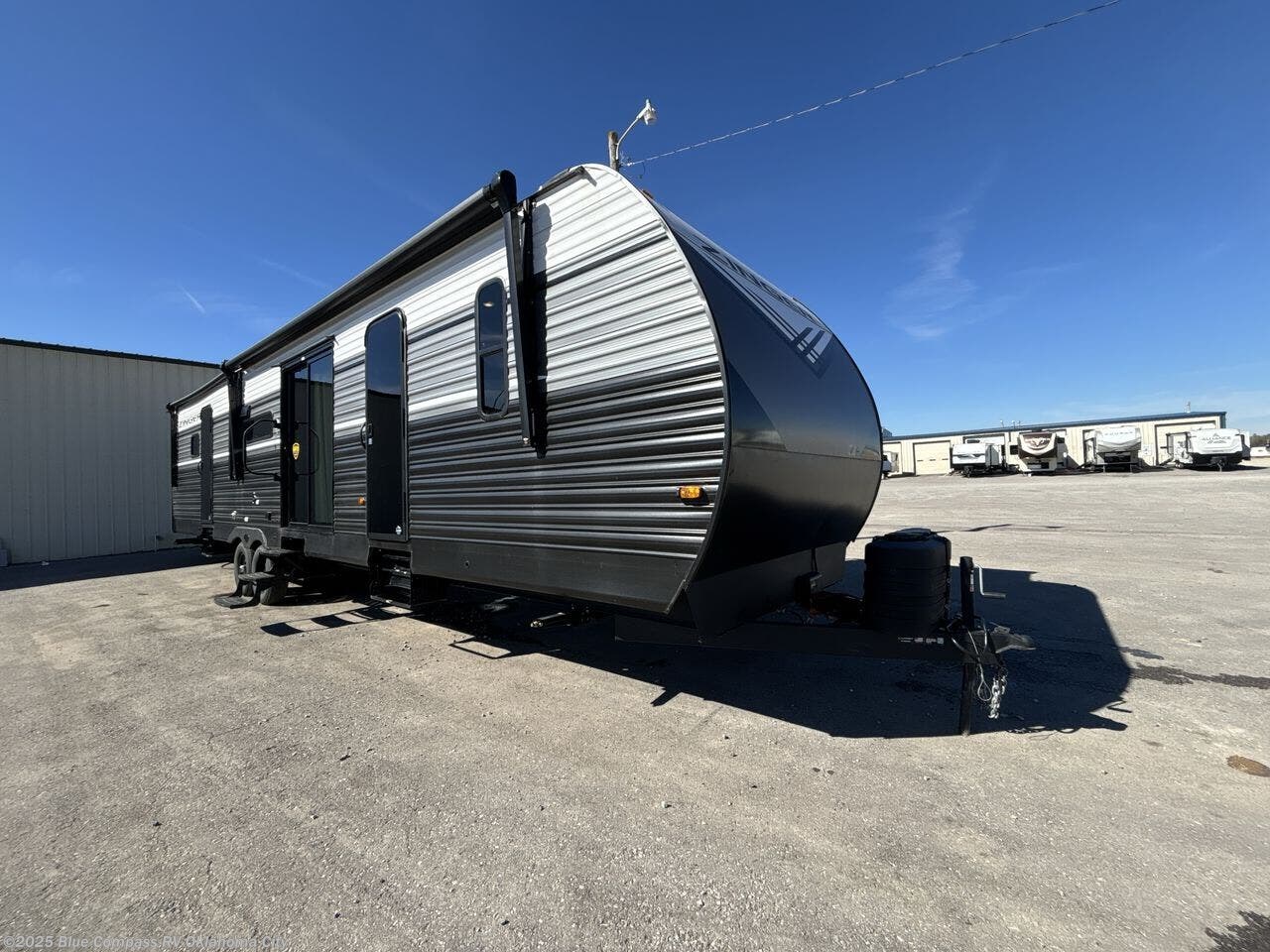 2026 Zinger 390DB by CrossRoads from Blue Compass RV Oklahoma City in Norman, Oklahoma