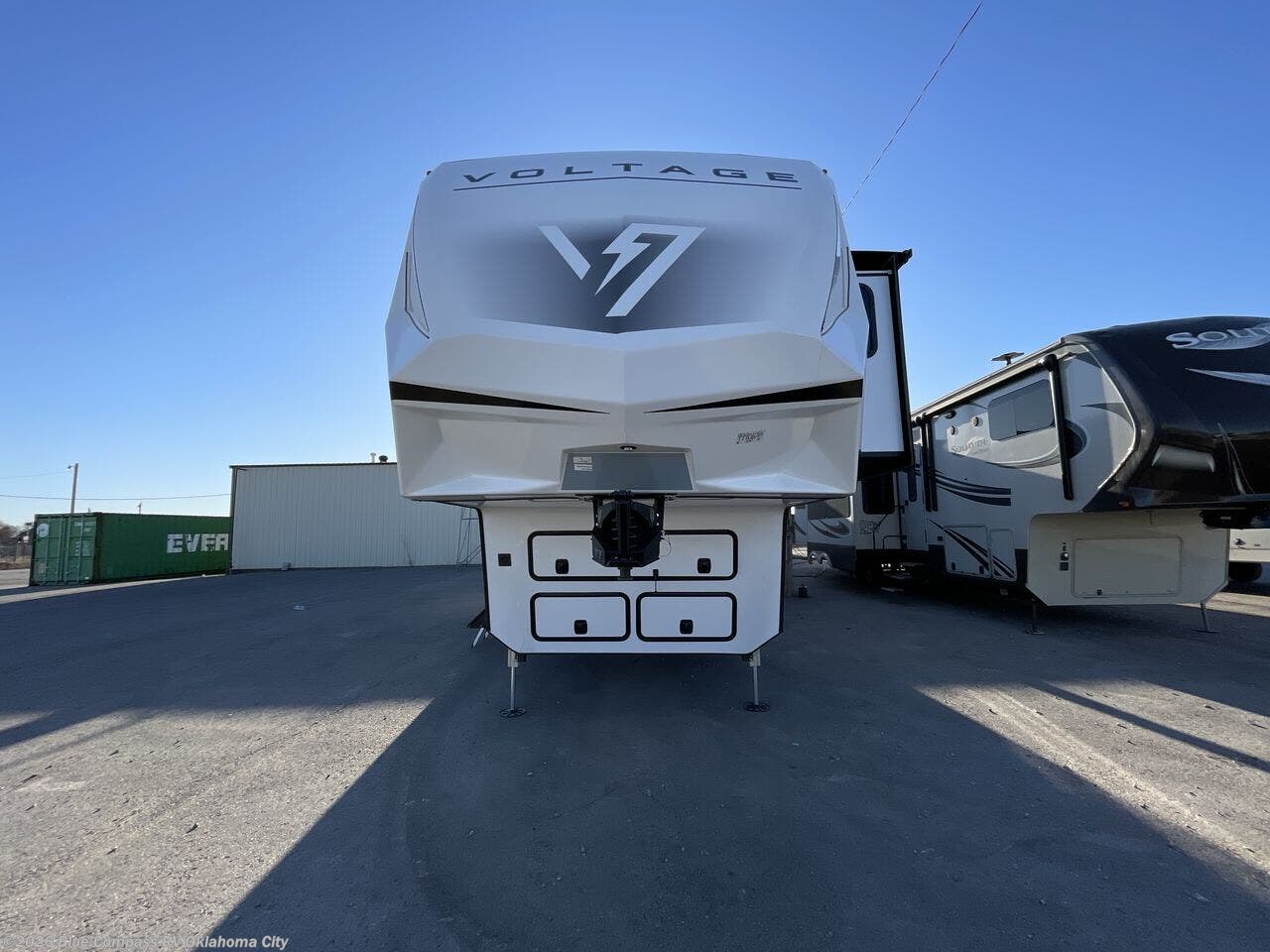 2026 Dutchmen Voltage V-Series 4250 - New Toy Hauler For Sale by Blue Compass RV Oklahoma City in Norman, Oklahoma