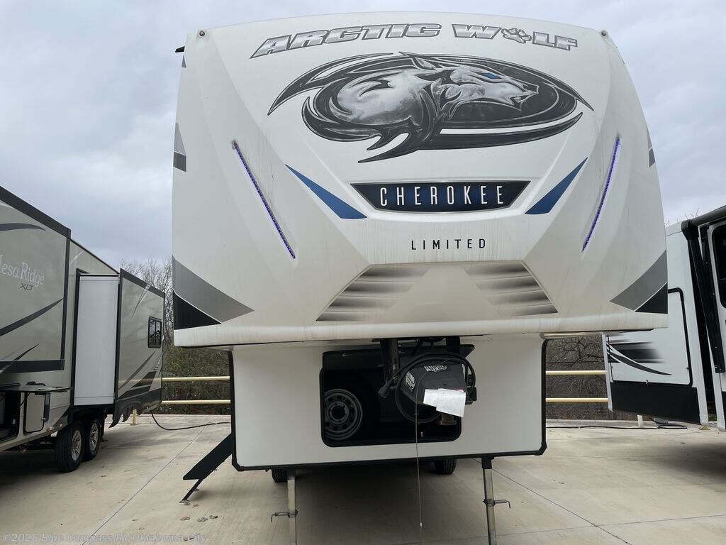 2022 Forest River Cherokee Arctic Wolf 261RK - Used Fifth Wheel For Sale by Blue Compass RV Oklahoma City in Norman, Oklahoma
