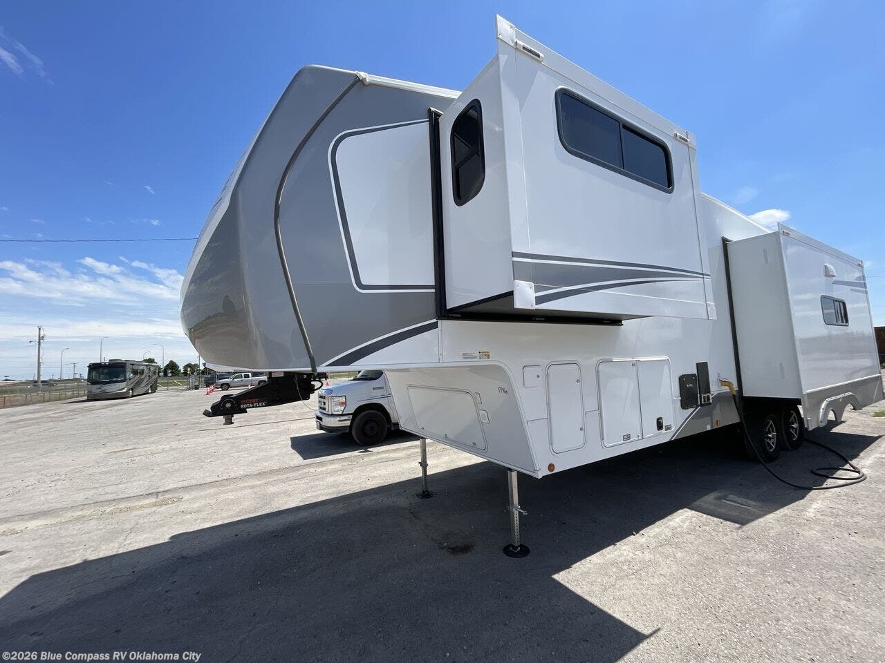 2026 Avenue 32RLS by Alliance RV from Blue Compass RV Oklahoma City in Norman, Oklahoma