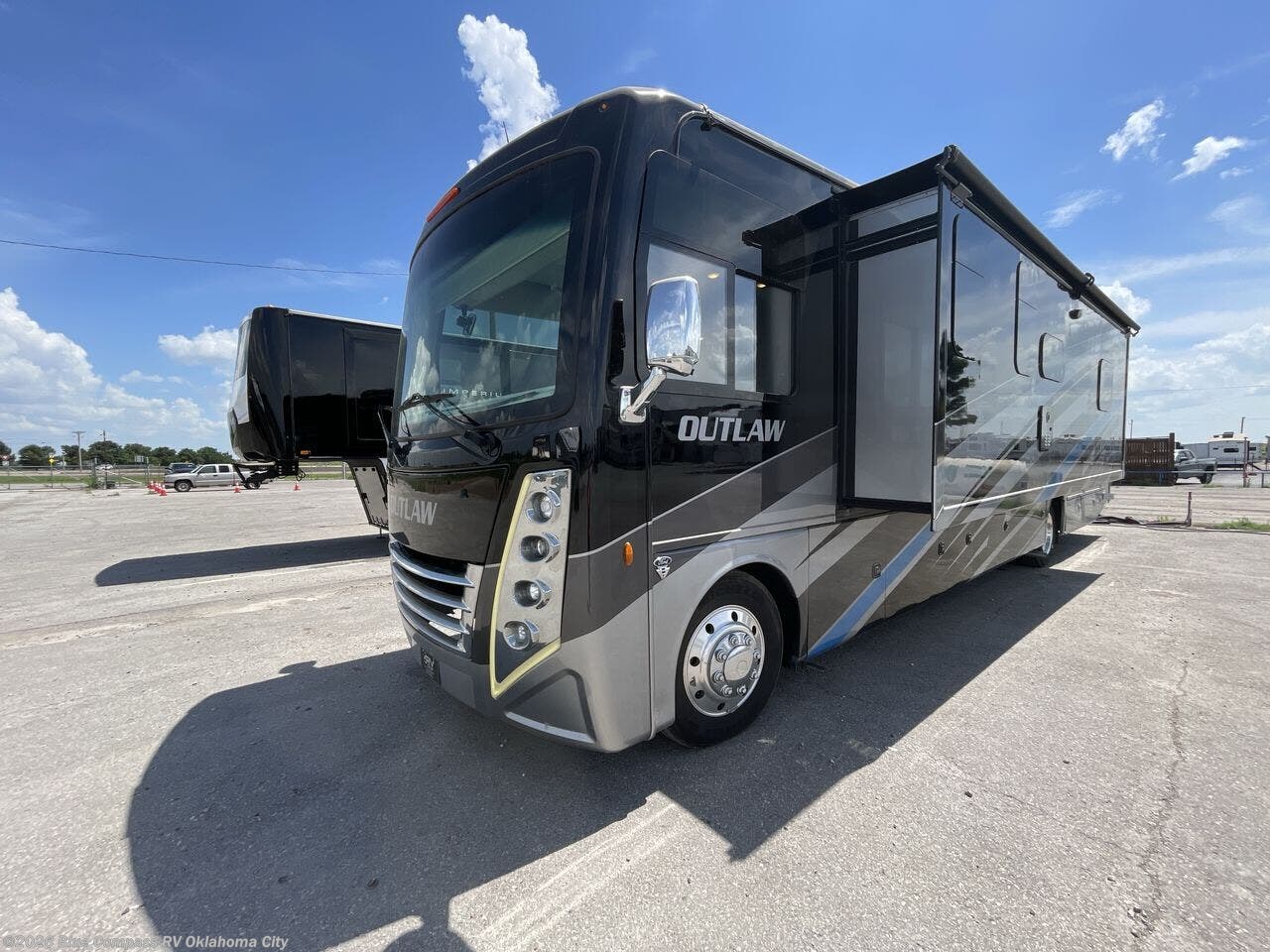 2024 Outlaw 38MB by Thor Motor Coach from Blue Compass RV Oklahoma City in Norman, Oklahoma