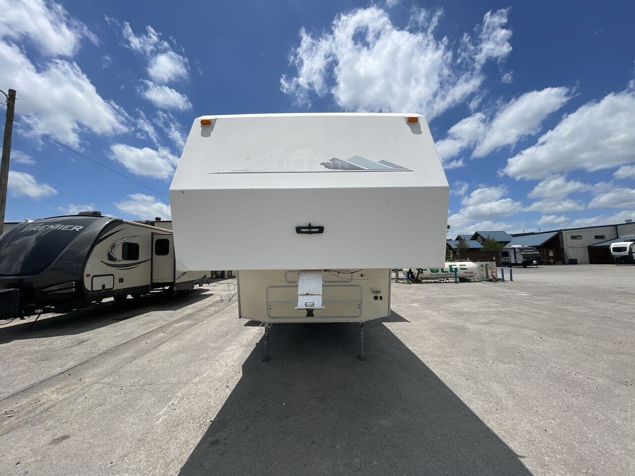 1996 Nu-Wa Hitchhiker Discovery 31 1/2 RK - Used Fifth Wheel For Sale by Blue Compass RV Oklahoma City in Norman, Oklahoma