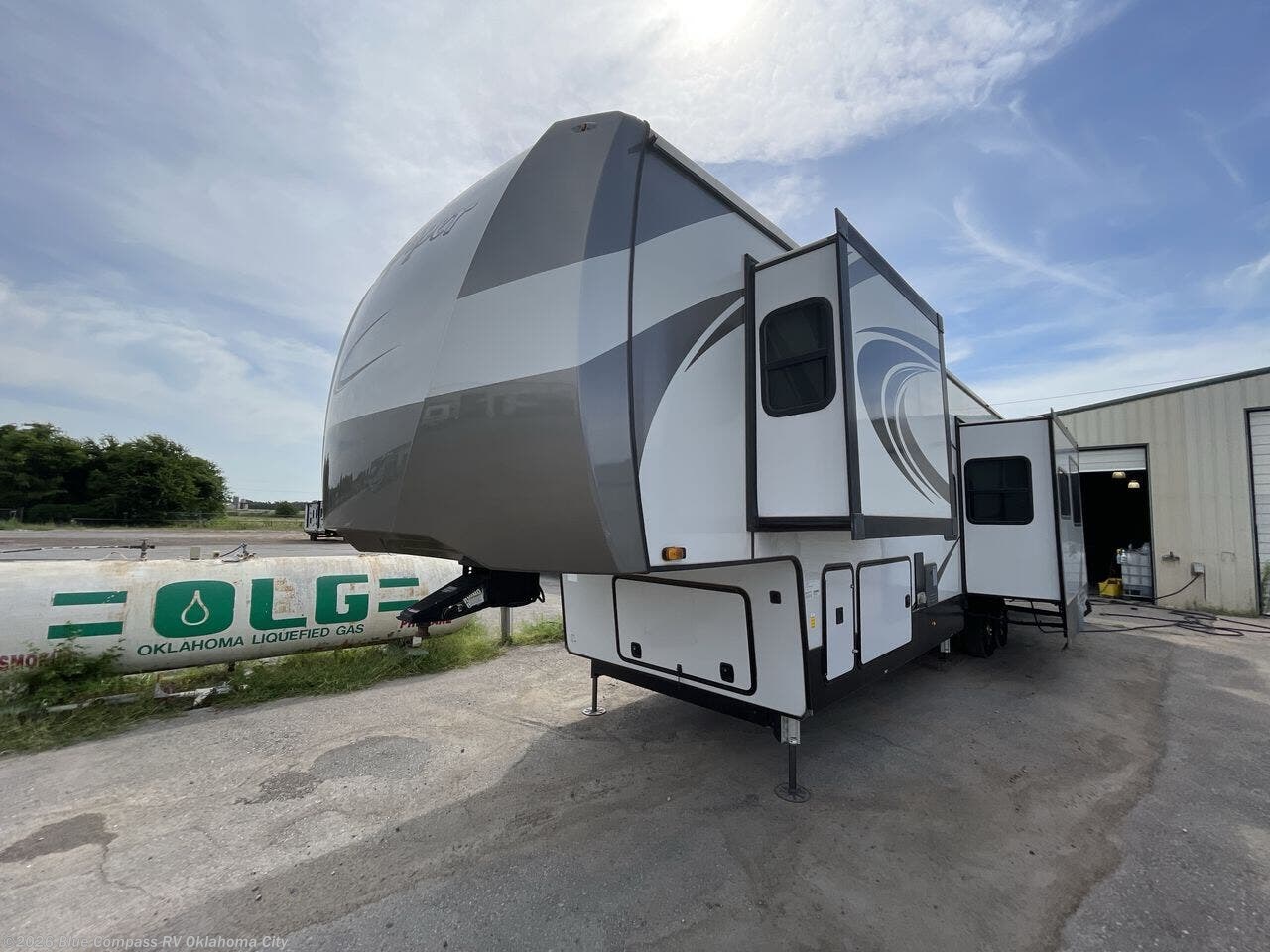 2023 Sandpiper 388BHRD by Forest River from Blue Compass RV Oklahoma City in Norman, Oklahoma