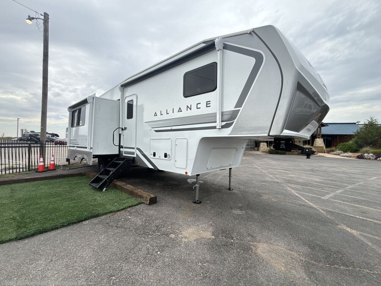 2027 Avenue All-Access 30BH by Alliance RV from Blue Compass RV Oklahoma City in Norman, Oklahoma