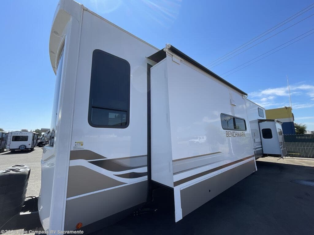 New 2025 Alliance RV Benchmark 42LFT available in Rancho Cordova, California