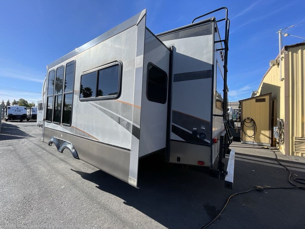 2016 Wildcat 272RLX by Forest River from Blue Compass RV Sacramento in Rancho Cordova, California