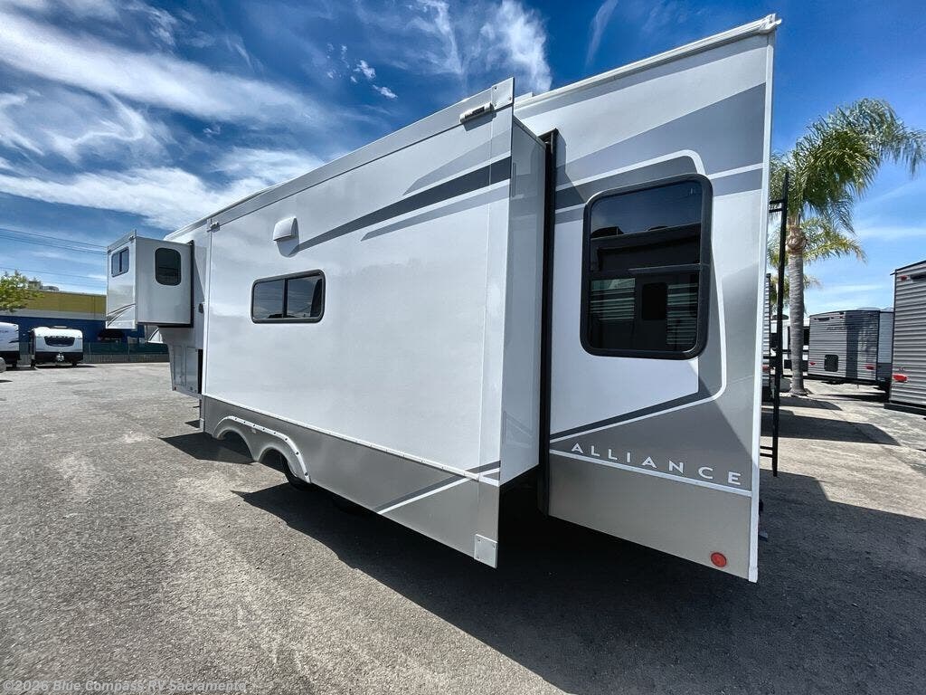 2026 Avenue 32RLS by Alliance RV from Blue Compass RV Sacramento in Rancho Cordova, California