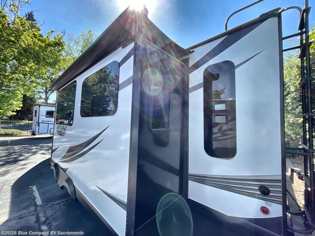 2017 White Hawk 27DSRL by Jayco from Blue Compass RV Sacramento in Rancho Cordova, California
