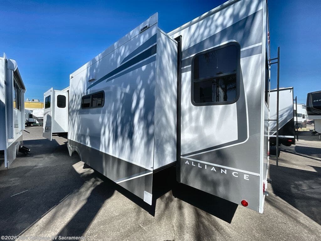 2027 Avenue 332RL by Alliance RV from Blue Compass RV Sacramento in Rancho Cordova, California