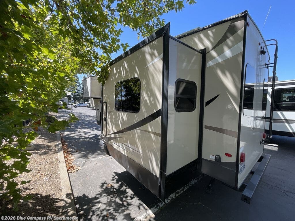 2019 Forest River Flagstaff Super Lite 527RLWS - Used Fifth Wheel For Sale by Blue Compass RV Sacramento in Rancho Cordova, California