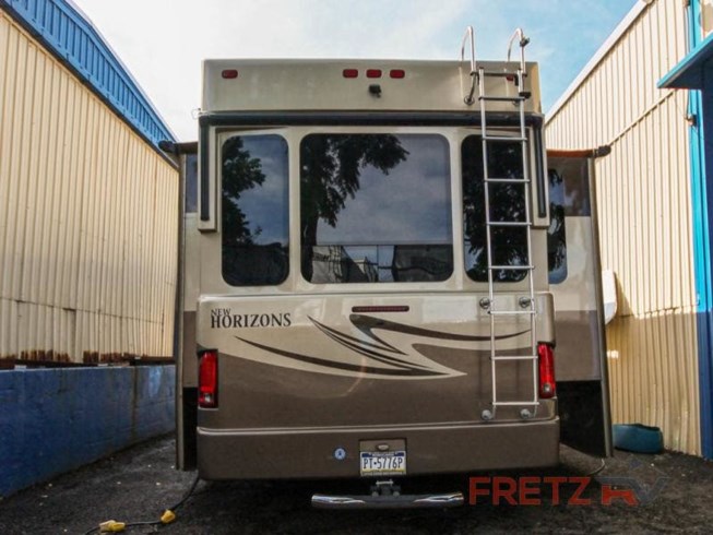 Used 2013 New Horizons Majestic 39RLBTSS available in Souderton, Pennsylvania