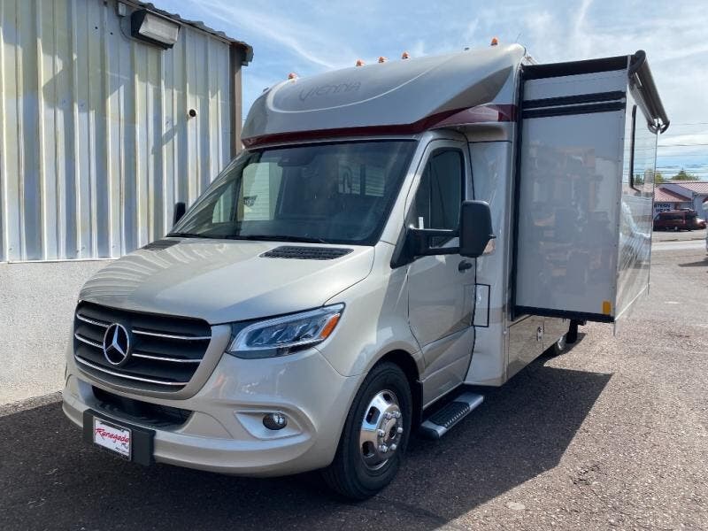 2025 Renegade Vienna 25DLN