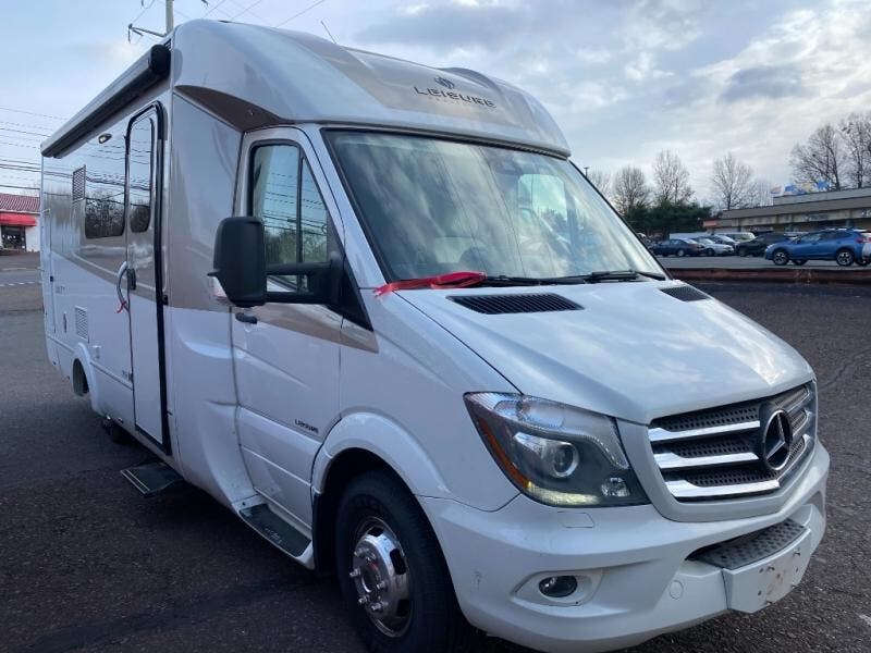 2018 Leisure Travel Unity U24MB