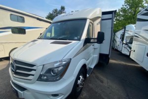 2016 Leisure Travel Unity U24MB