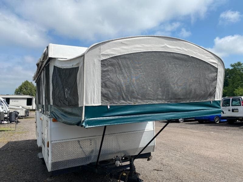 2004 Highlander Niagara by Fleetwood from Fretz RV in Souderton, Pennsylvania