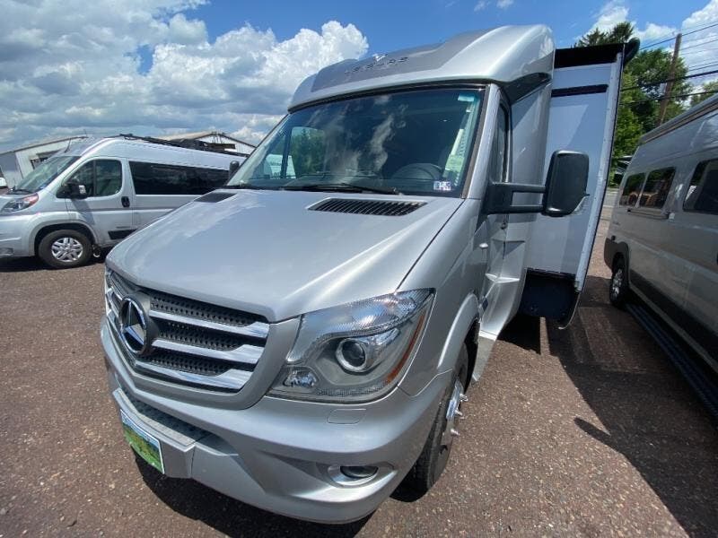 2019 Leisure Travel Unity U24MB
