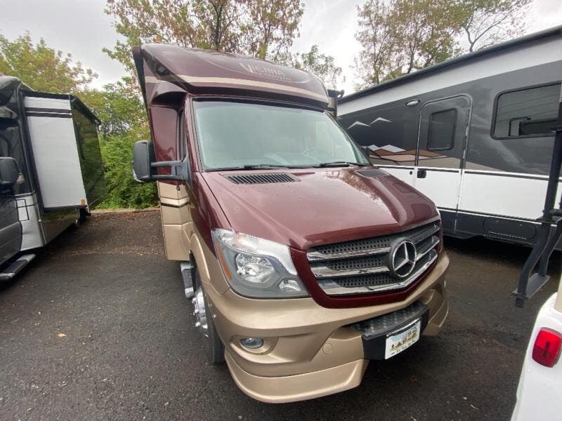 2019 Vienna 25UCB by Renegade RV from Fretz RV in Souderton, Pennsylvania