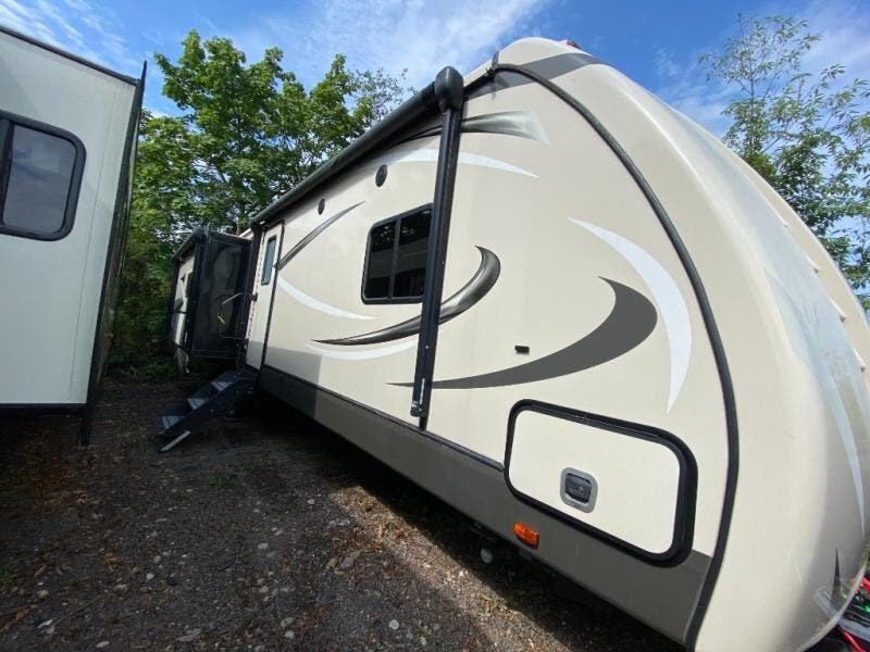 2017 Sunset Trail Grand Reserve ST33RL by CrossRoads from Fretz RV in Souderton, Pennsylvania