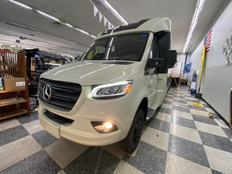 2026 Leisure Travel Unity U24 TB4X