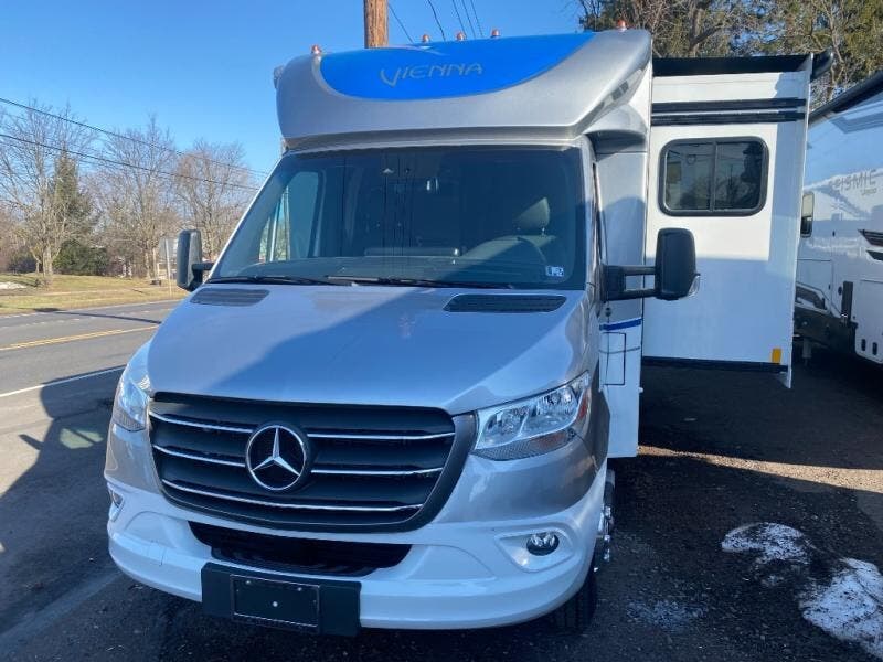 2023 Renegade Vienna 25FWS