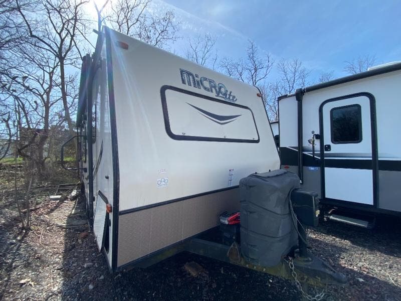 2017 Flagstaff Micro Lite 25DKS by Forest River from Fretz RV in Souderton, Pennsylvania