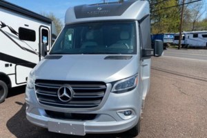 2022 Leisure Travel Unity U24RL