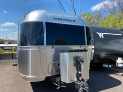 2023 Flying Cloud 25FB Twin by Airstream from Fretz RV in Souderton, Pennsylvania