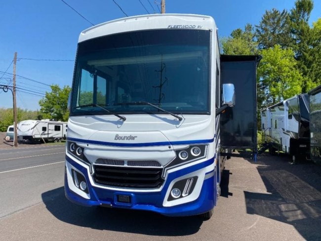2025 Fleetwood Bounder 35K