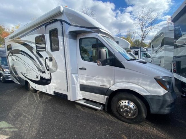 2016 Renegade RV Villagio 25QRS
