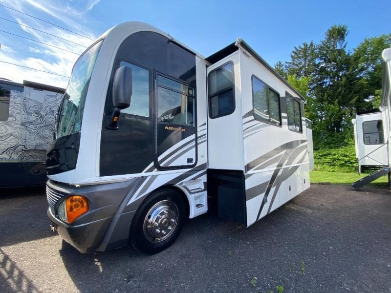 Used 2004 Fleetwood Pace Arrow MTRH. available in Souderton, Pennsylvania