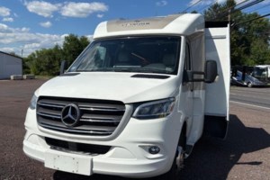 2022 Leisure Travel Unity U24MB