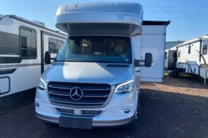 2022 Winnebago Navion AUTO