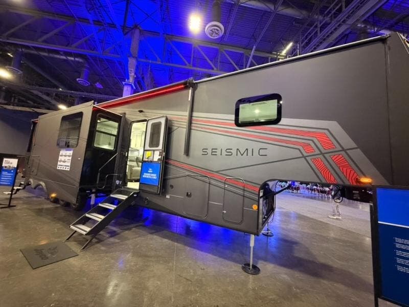 2027 Jayco Seismic 413