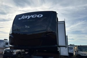 2027 Jayco Seismic 359