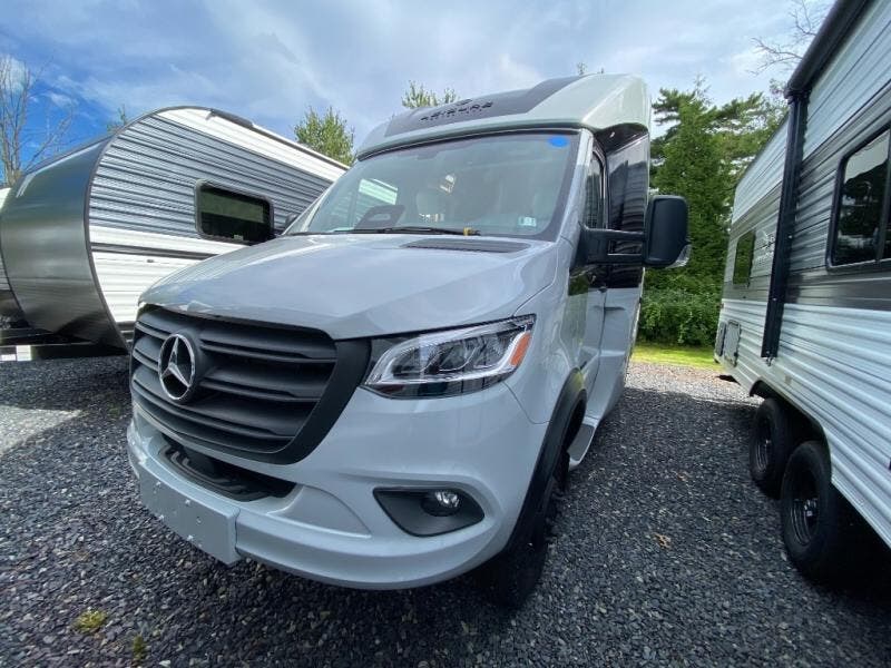2027 Leisure Travel Unity U24RL AWD