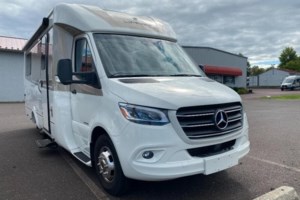 2022 Leisure Travel Unity U24IB