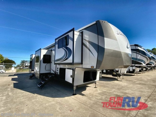 2022 Sandpiper Luxury 38FKOK by Forest River from Fun Town RV - Cleburne in Cleburne, Texas