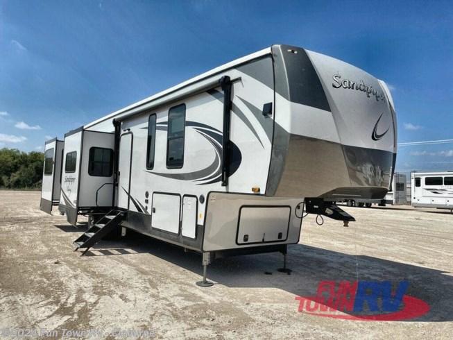 2022 Sandpiper Luxury 39BARK by Forest River from Fun Town RV - Cleburne in Cleburne, Texas