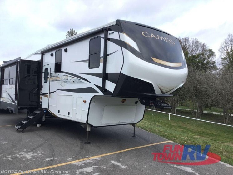 New 2023 CrossRoads Cameo CE3201RL available in Cleburne, Texas