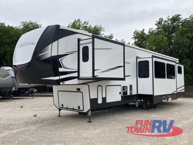 2023 Cardinal 383BHLE by Forest River from Fun Town RV - Cleburne in Cleburne, Texas