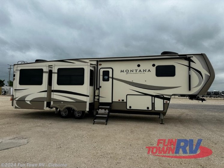 Used 2019 Keystone Montana 3561RL available in Cleburne, Texas