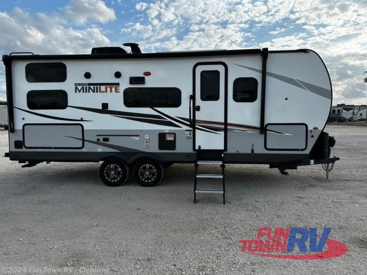 Used 2022 Forest River Rockwood Mini Lite 2509S available in Cleburne, Texas