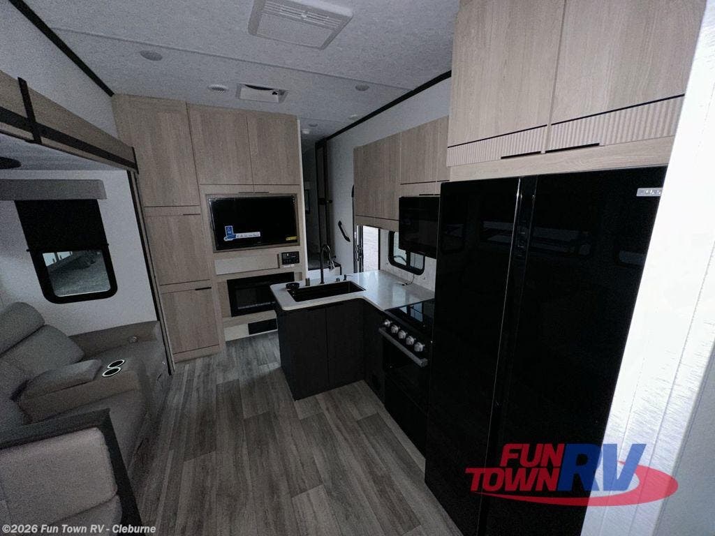 New 2025 CrossRoads Cruiser 32BH available in Cleburne, Texas