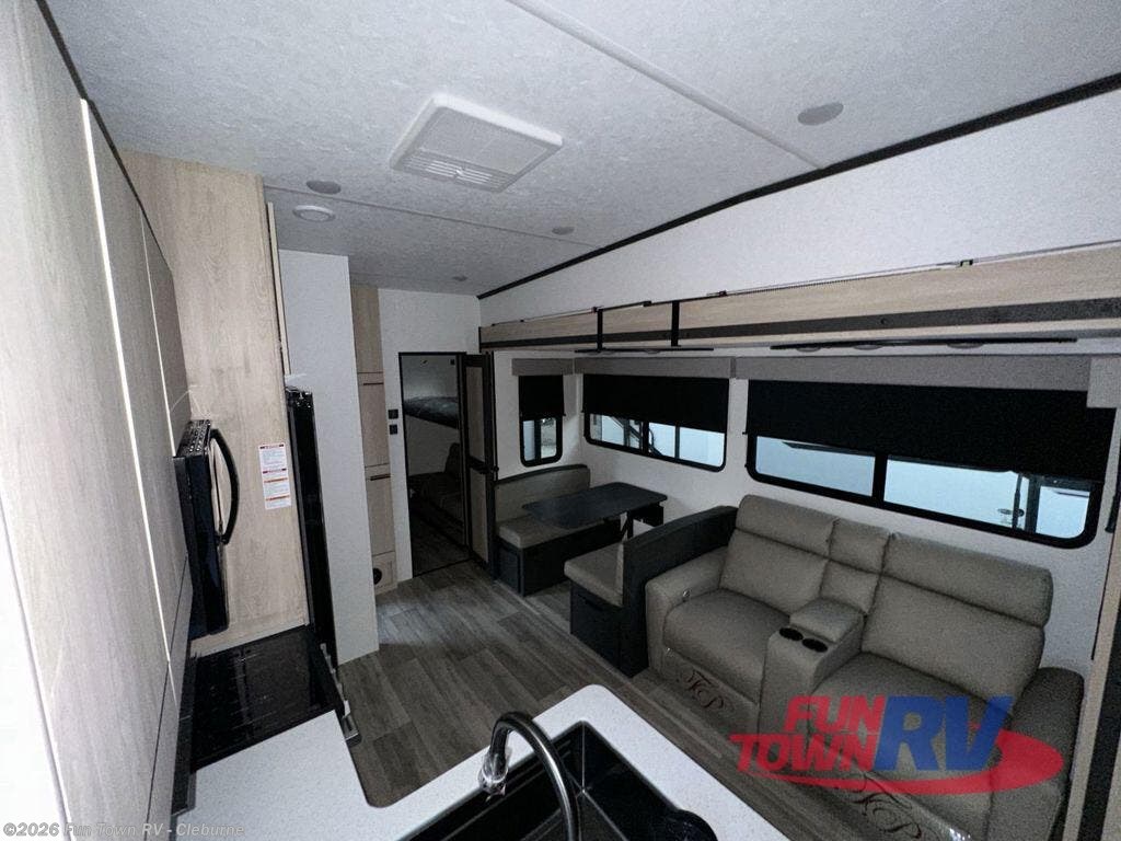 New 2025 CrossRoads Cruiser 32BH available in Cleburne, Texas