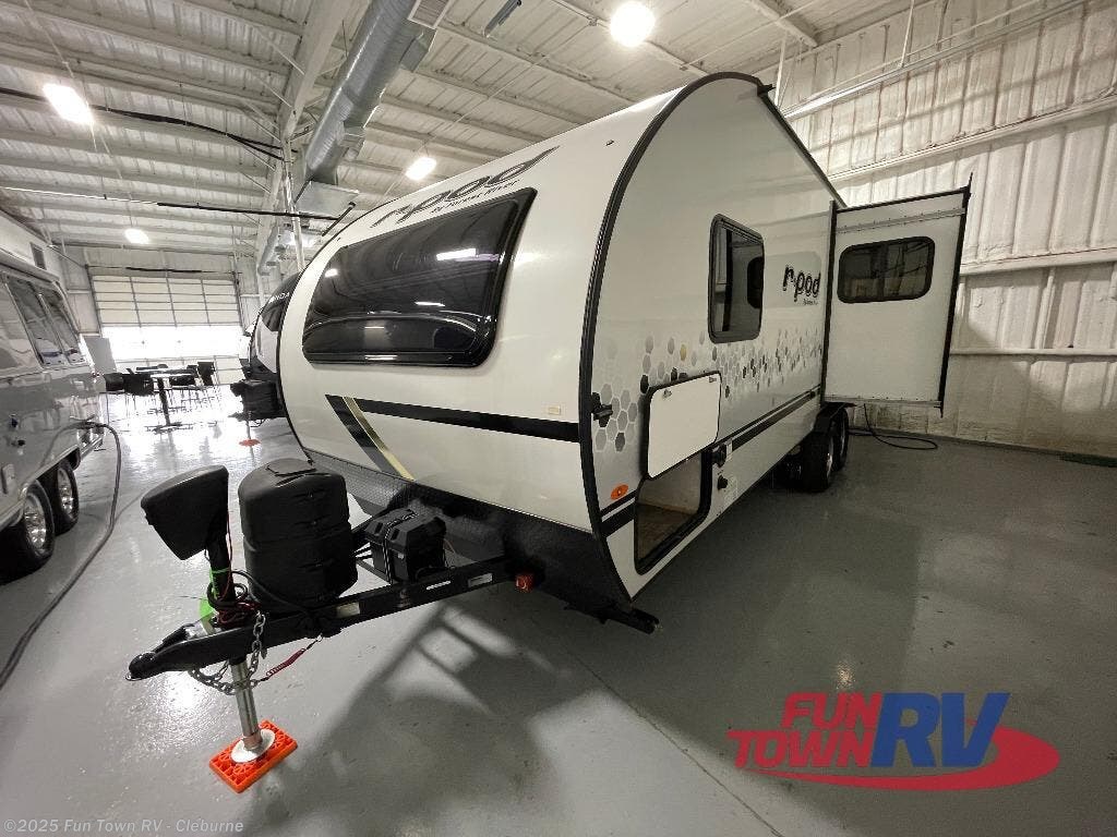 2022 Forest River R Pod 202 - Used Travel Trailer For Sale by Fun Town RV - Cleburne in Cleburne, Texas