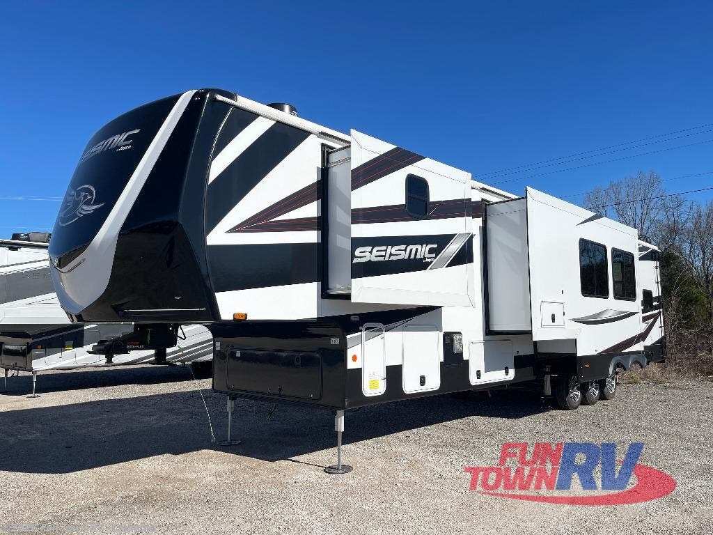 2026 Seismic 399 by Jayco from Fun Town RV - Cleburne in Cleburne, Texas