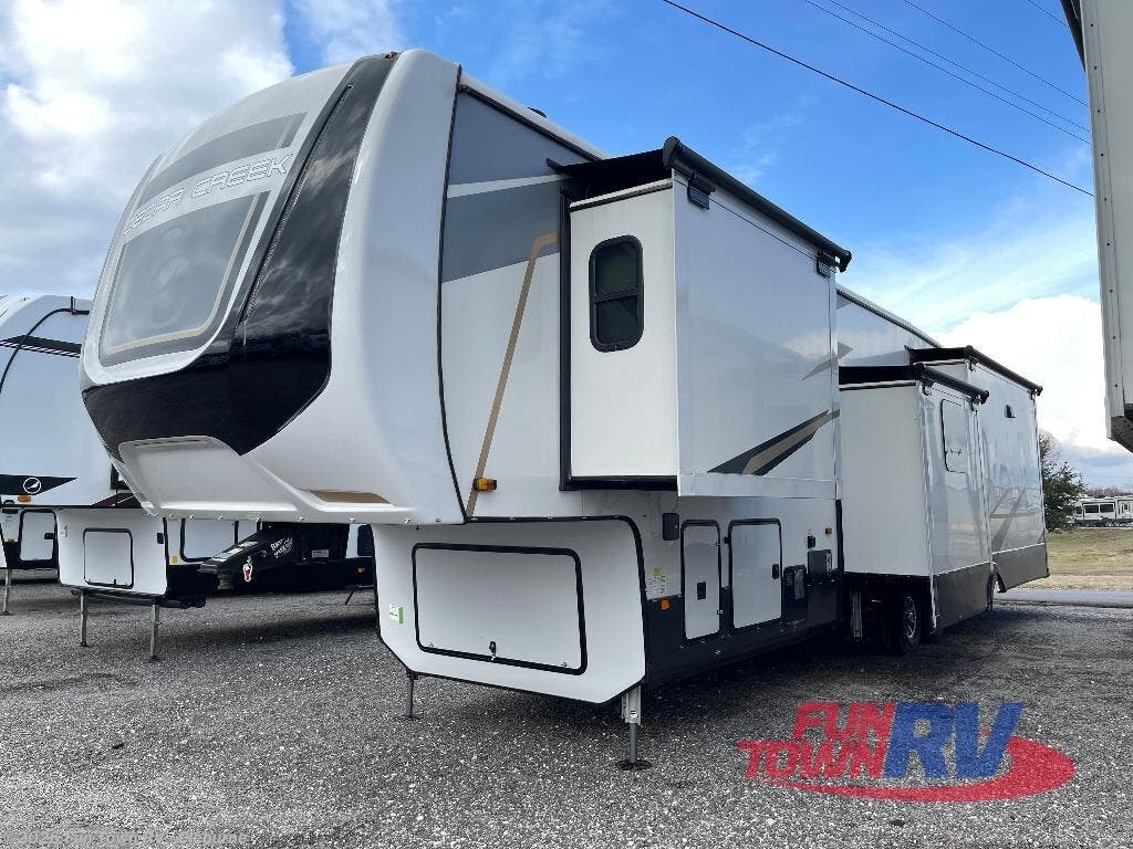 2021 Cedar Creek 377BH by Forest River from Fun Town RV - Cleburne in Cleburne, Texas